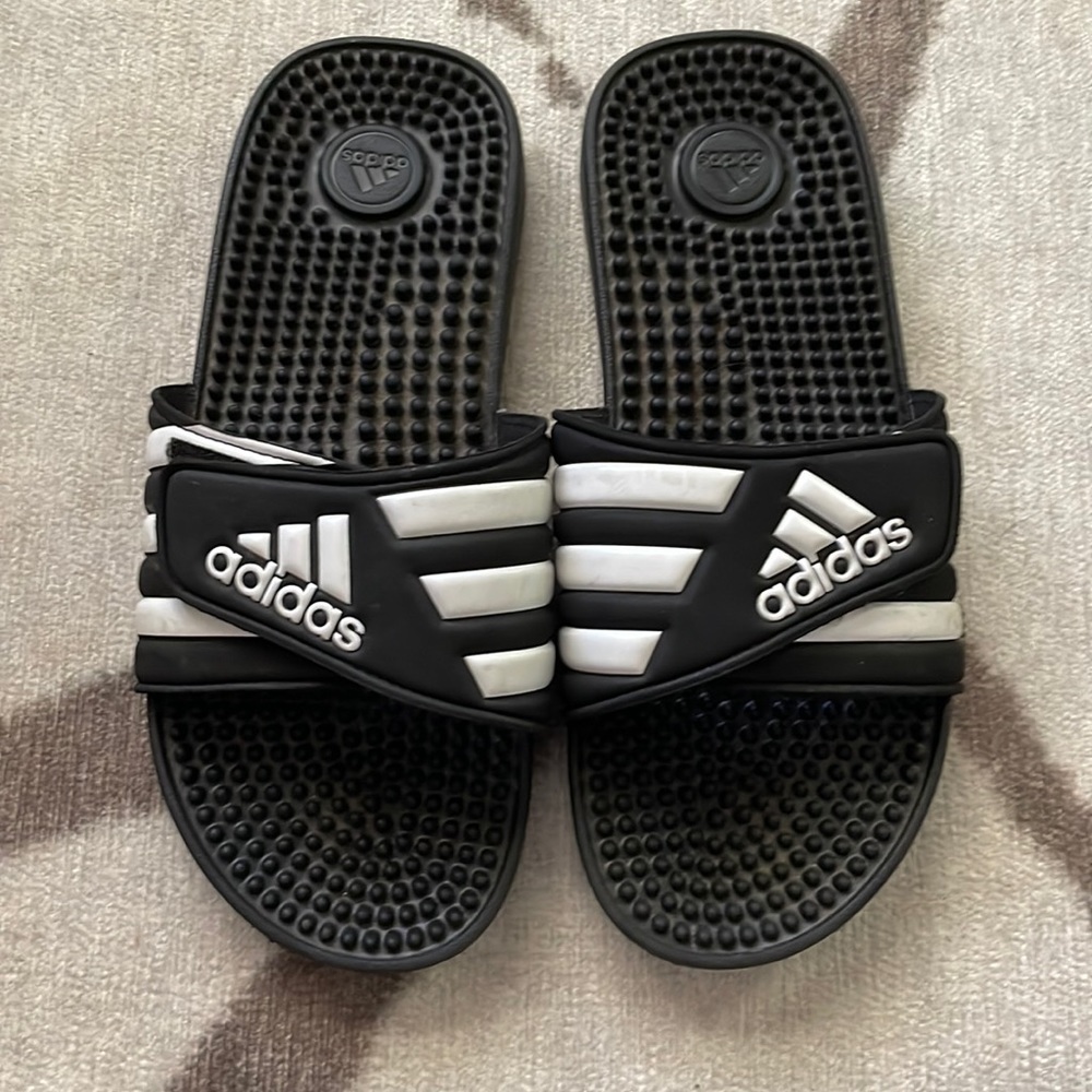 2019 adidas Women’s Slides Size 7 Classic Black and White Good Condition!